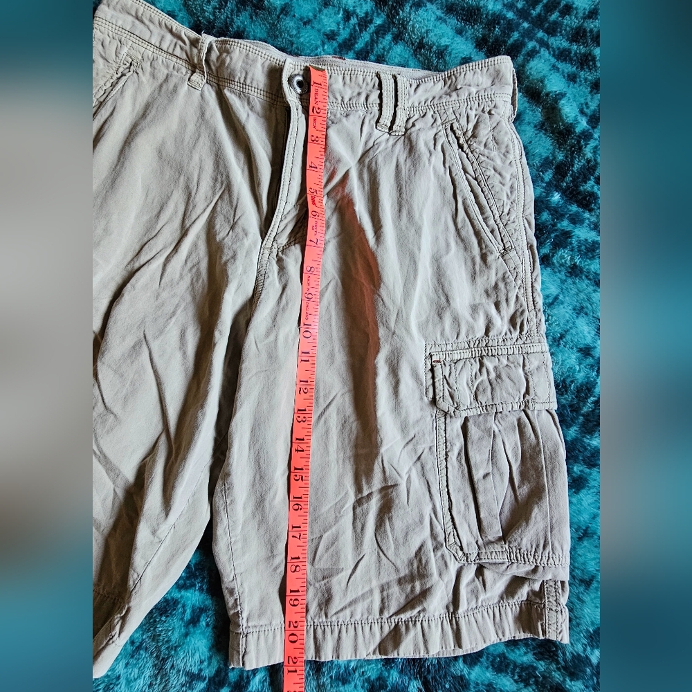 Tommy Bahama chaki cotton cargo shorts size 33 - Picture 4 of 10